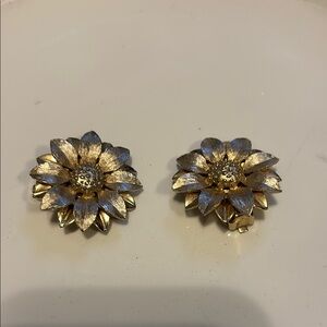 Sarah coventry Gold Floral Textured snap on Earrings